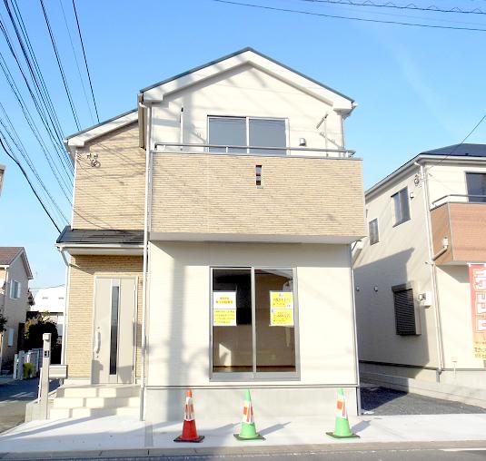 Local appearance photo. Building 3