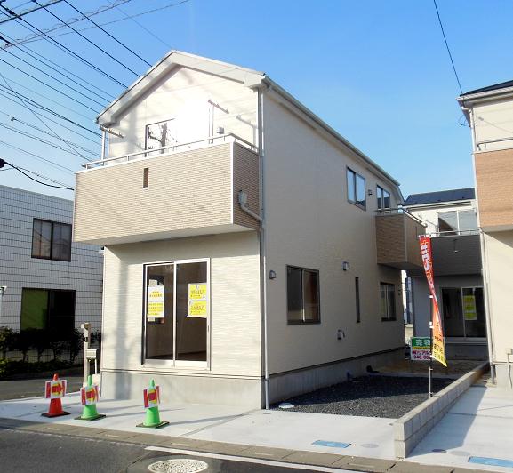 Local appearance photo. Building 3