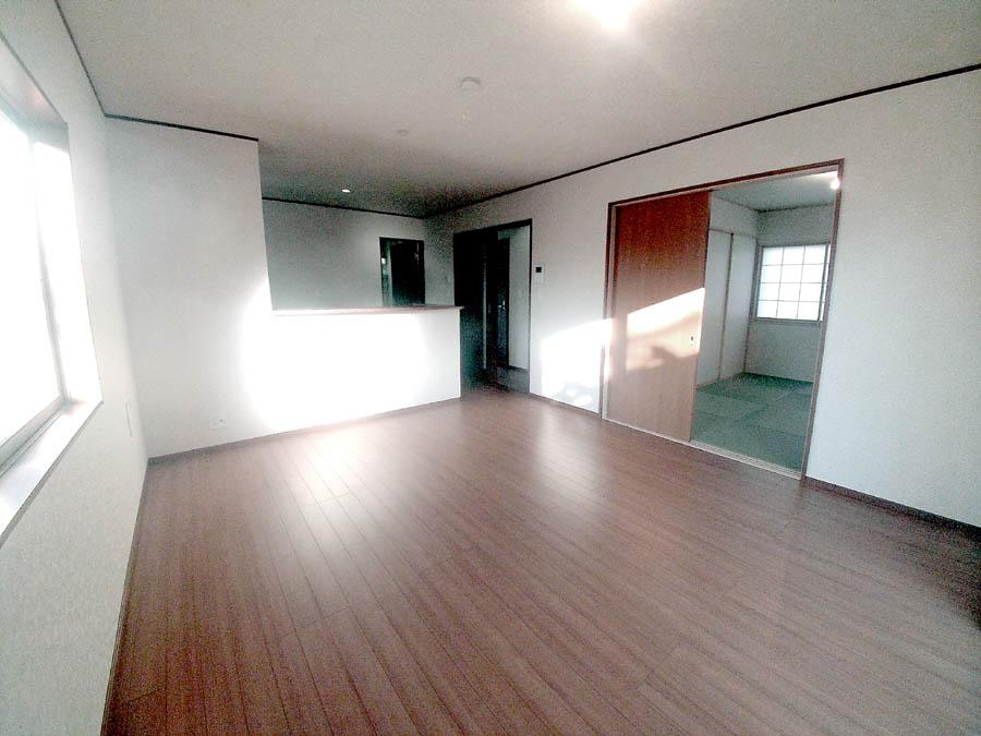 Living. Was building completed. Such as the actual image from per yang, We have to wait all the time so you can see directly.