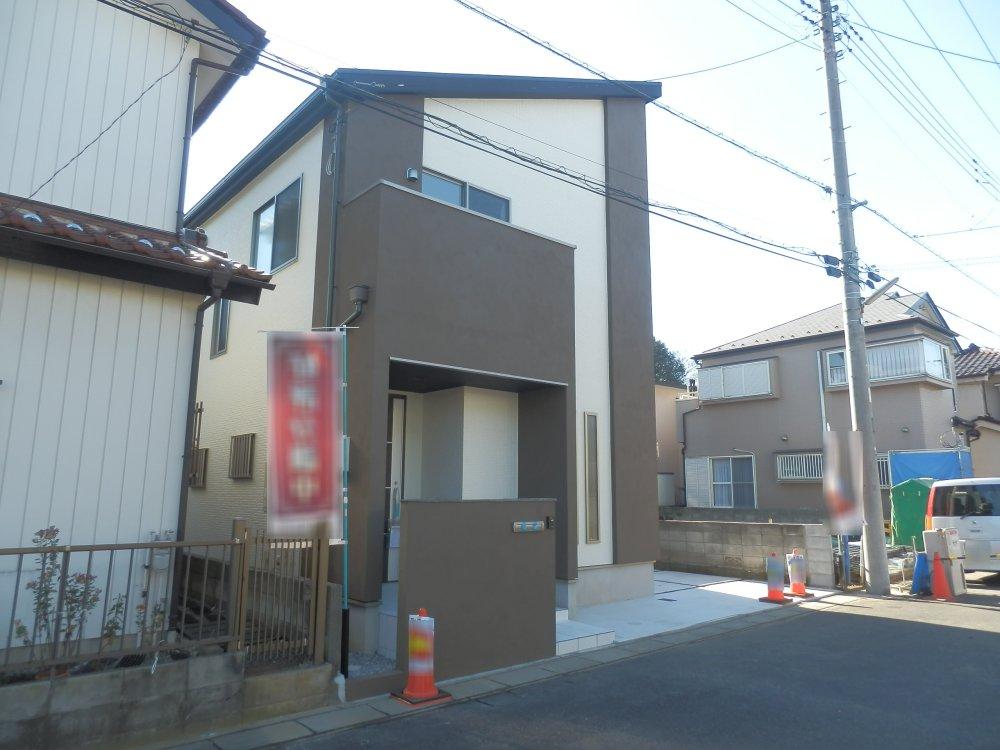 Local photos, including front road. Local (12 May 2013) Shooting