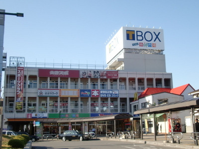 Shopping centre. 600m to Watts (shopping center)