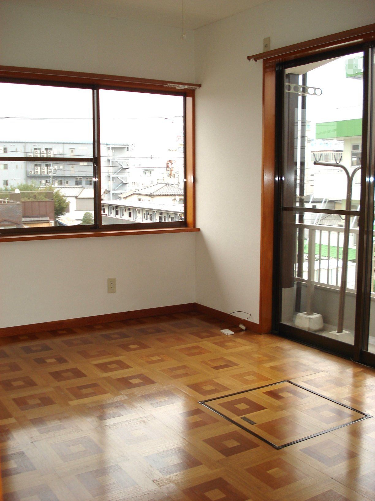 Living and room. Two-sided lighting