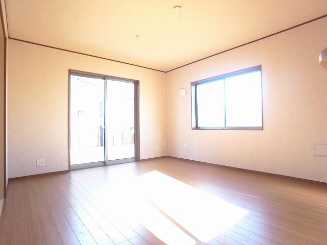 Living. 2013 November shooting