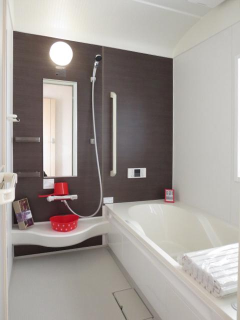 Bathroom. Indoor (11 May 2013) Shooting 1 Building unit bus