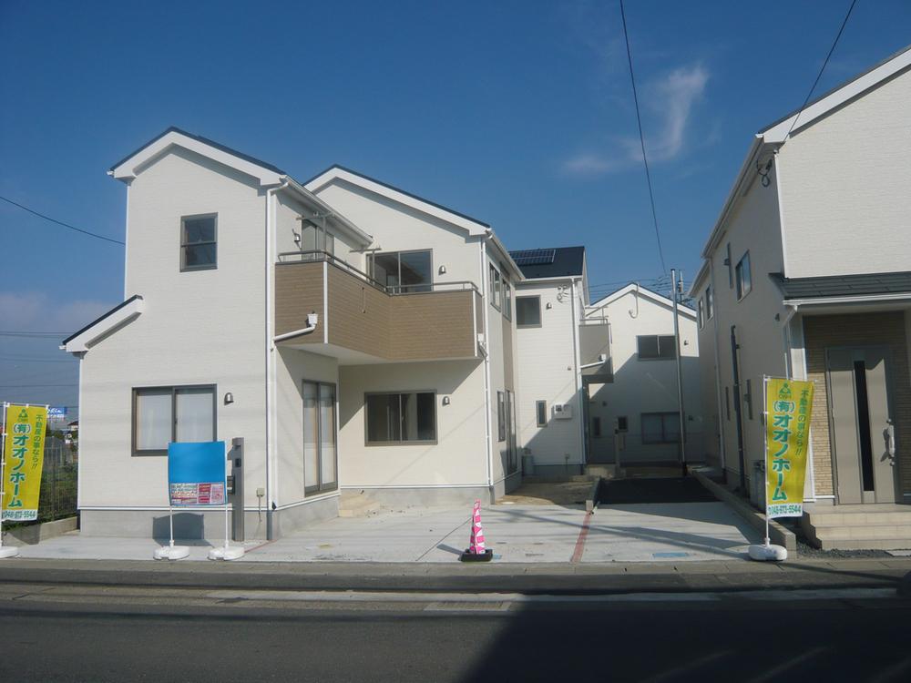 Parking lot. 5 Building