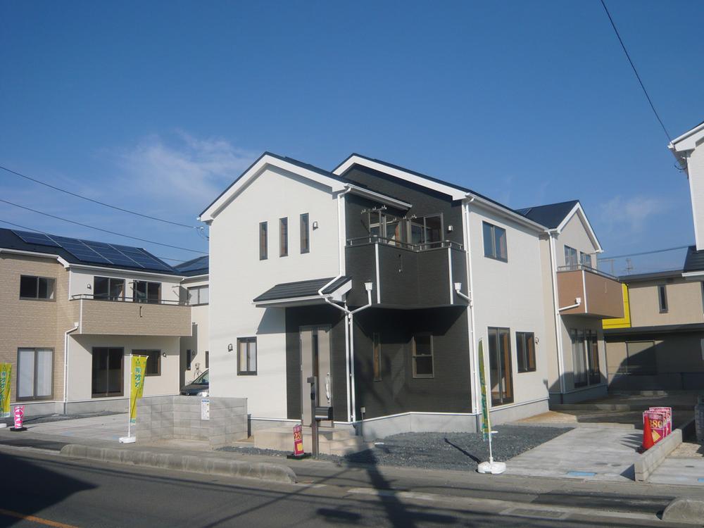 Local appearance photo. 9 Building