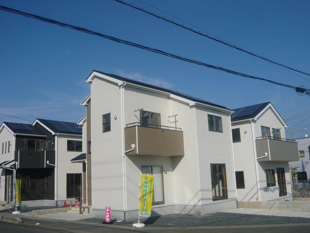 Local appearance photo. 11 Building Nearing completion