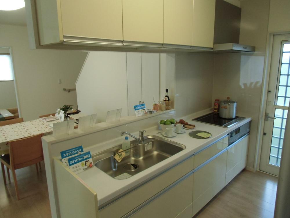 Living. The kitchen is it is the primary concern of the family! !  Panasonic of the kitchen has been made in a very housewife eyes. 