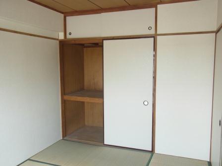 Receipt. You can store plenty plus upper closet closet