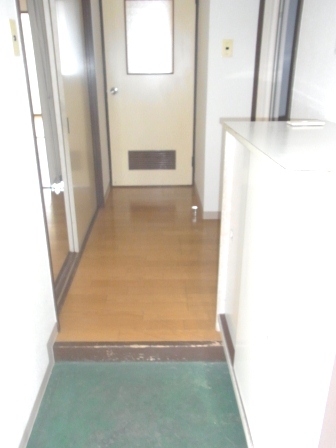 Entrance. It comes with shoes BOX