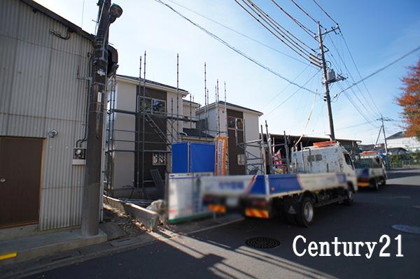 Local photos, including front road. 11 / 14 shooting