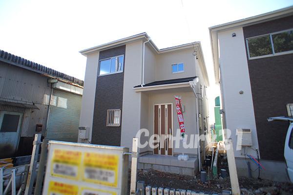 Local appearance photo. Building 2