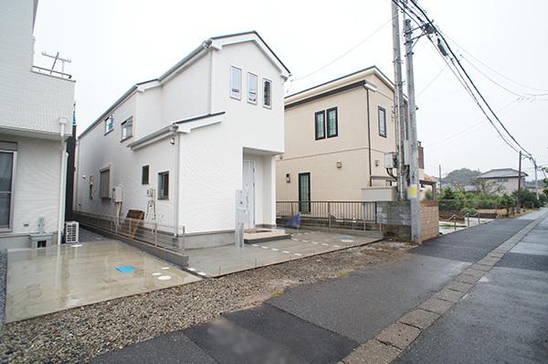 Local photos, including front road. Plenty of sunshine and a pleasant breeze pour in residence