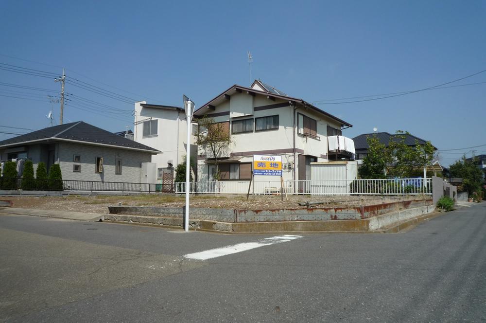 Local photos, including front road. Local (12 May 2013) Shooting