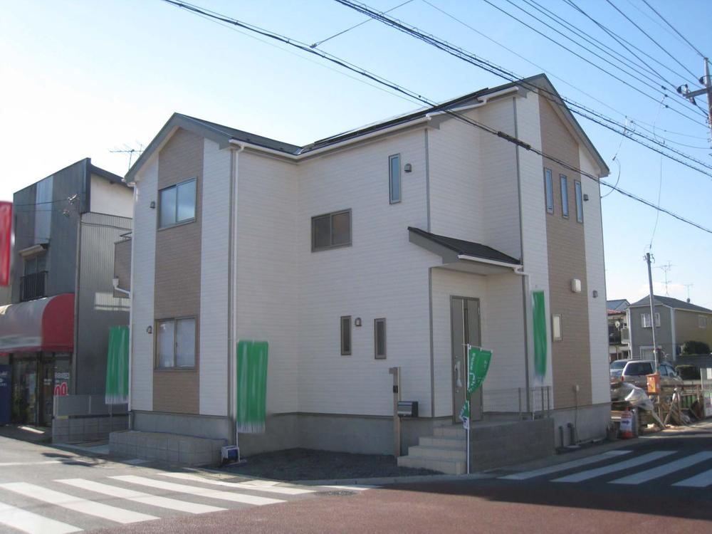 Local appearance photo. Local (12 May 2013) Shooting