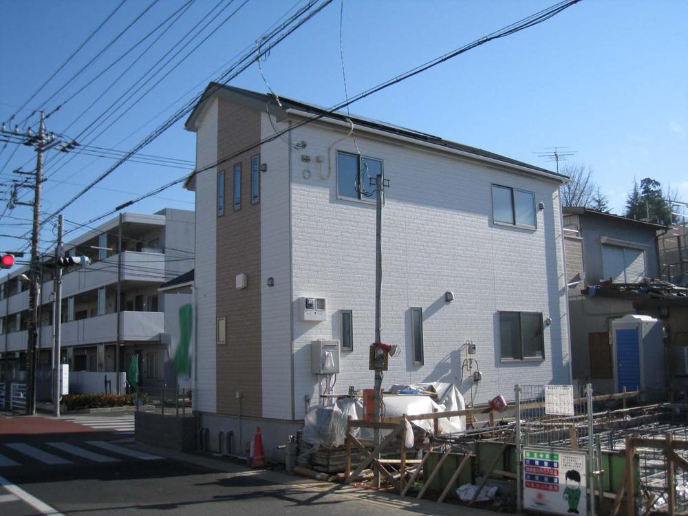 Local appearance photo. Local (12 May 2013) Shooting