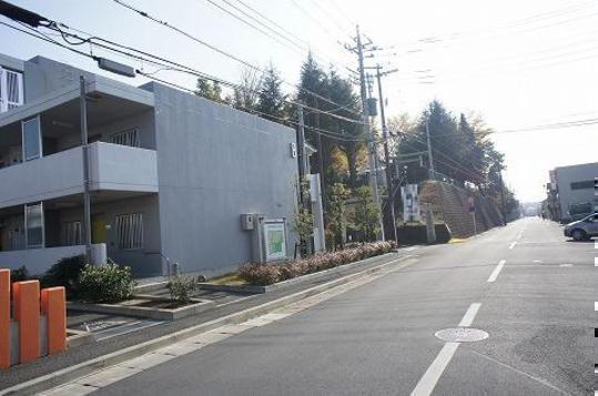 Local photos, including front road. Frontal road