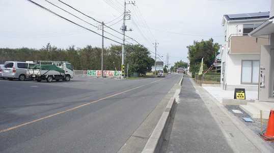 Local photos, including front road. Frontal road