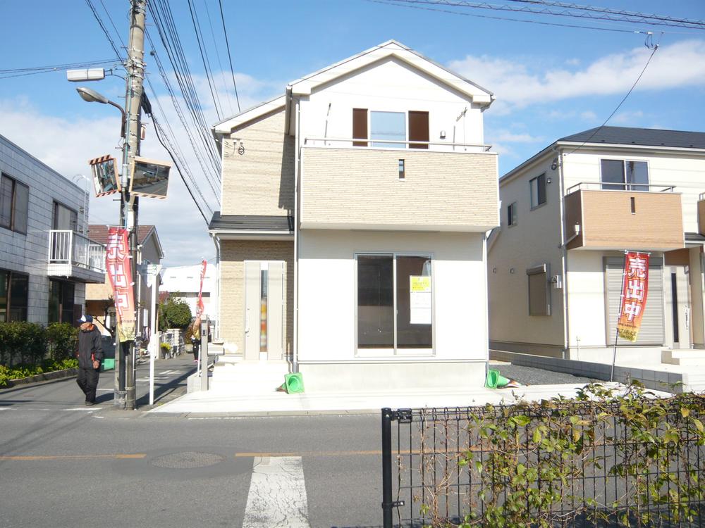 Local appearance photo.  □  ■ 3 Building appearance 23.8 million! _ Parking spaces! 