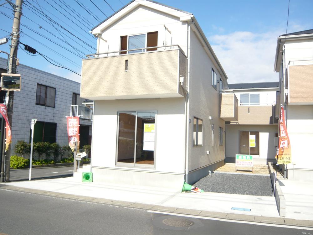 Local appearance photo.  □  ■ 3 Building appearance _ parking spaces!  □  ■ South road is yang those good ~ ! 