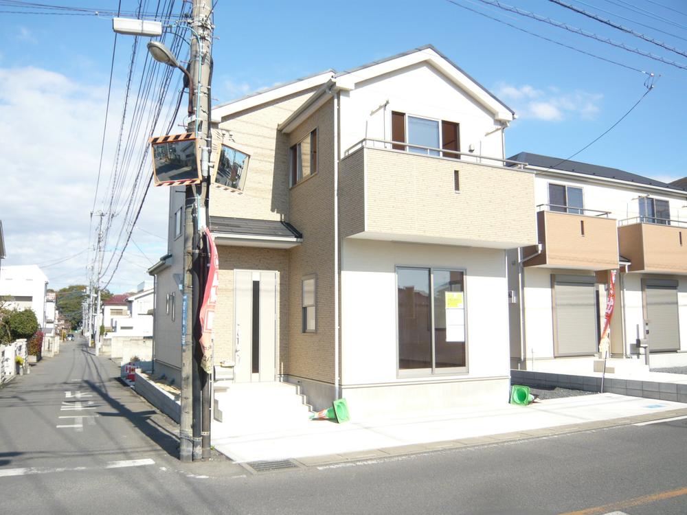 Local photos, including front road.  □  ■ 3 Building appearance _ parking spaces! 