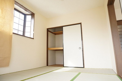 Living and room. Guests can enjoy a Japanese-style interior with tatami