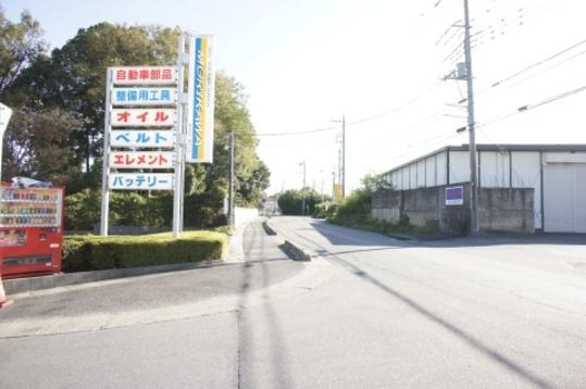 Local photos, including front road. Frontal road