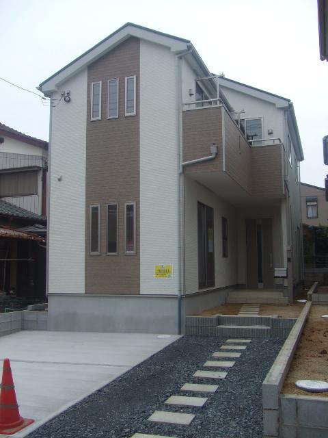 Local appearance photo. Local (10 May 2013) Shooting