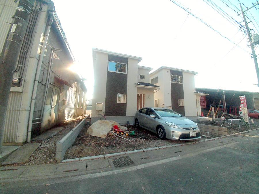 Local photos, including front road. We offer the same use the finished model house of this property. Please feel free to contact us.