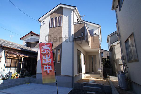 Local appearance photo. 1 Building