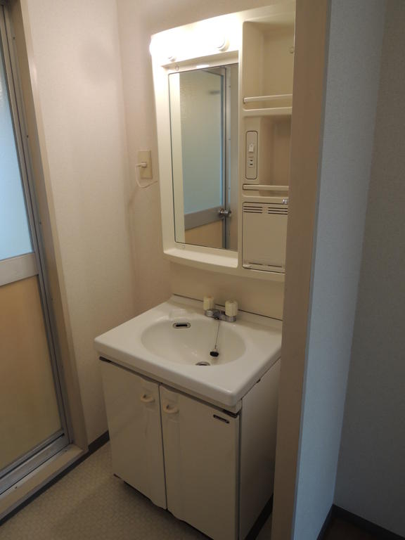 Washroom. Convenient independent wash basin