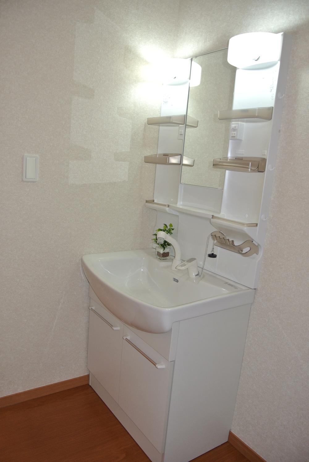 Wash basin, toilet. Indoor (12 May 2013) Shooting