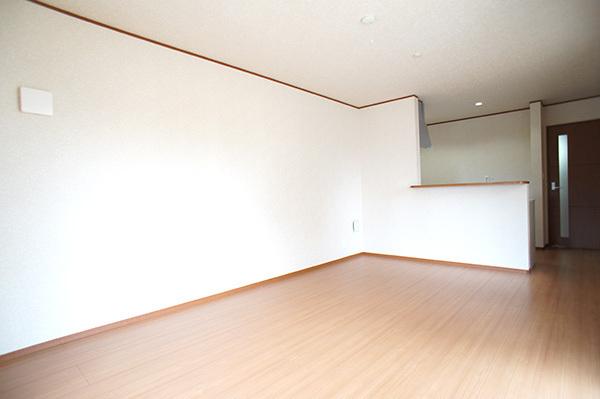 Living. Shining even your family smile in full sunlight