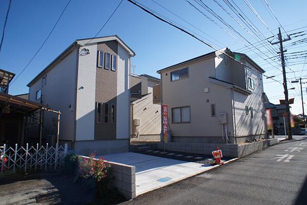 Local photos, including front road. Spacious premises in which a room with neighbor