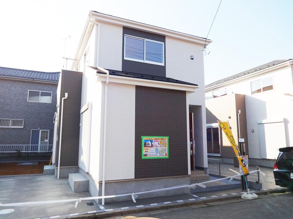 Local photos, including front road. Local (12 May 2013) Shooting