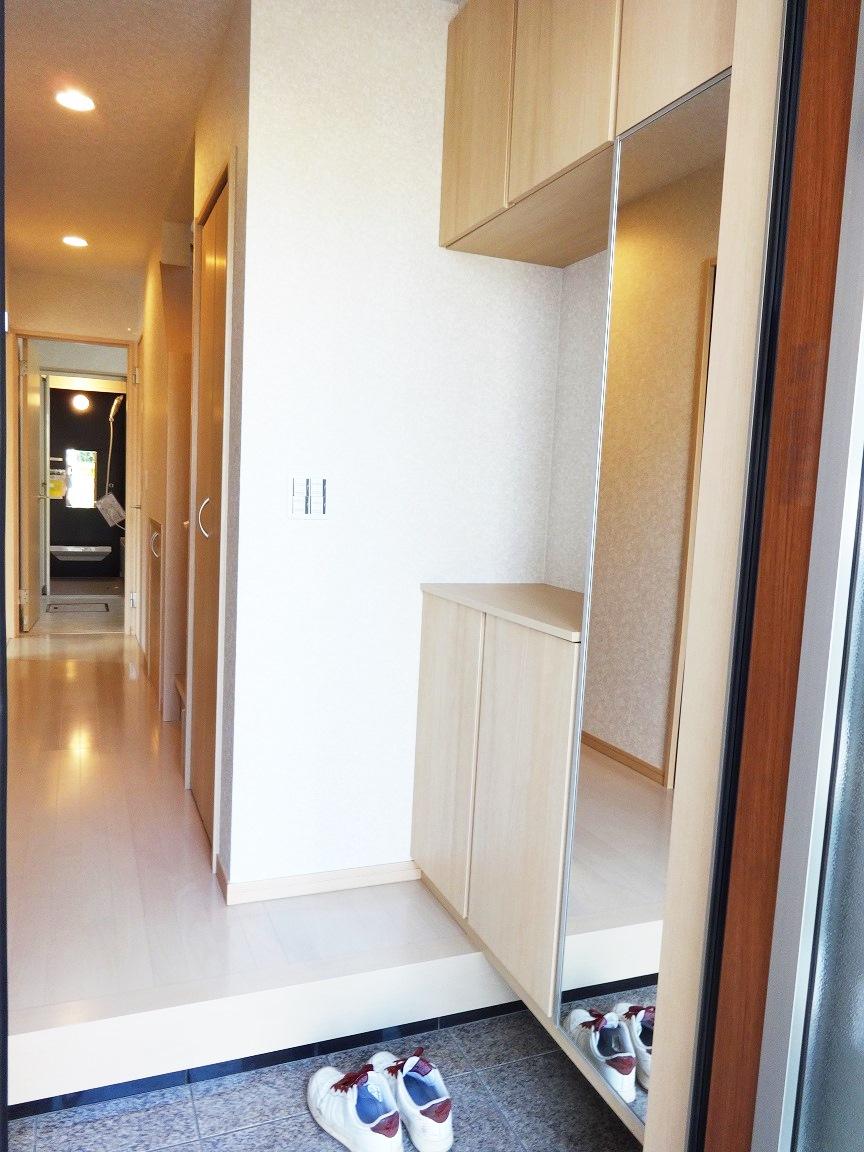 Entrance. Local (12 May 2013) Shooting