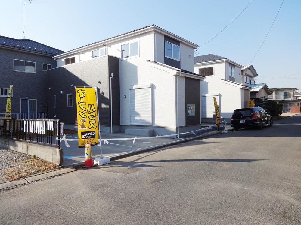 Local photos, including front road. Local (12 May 2013) Shooting