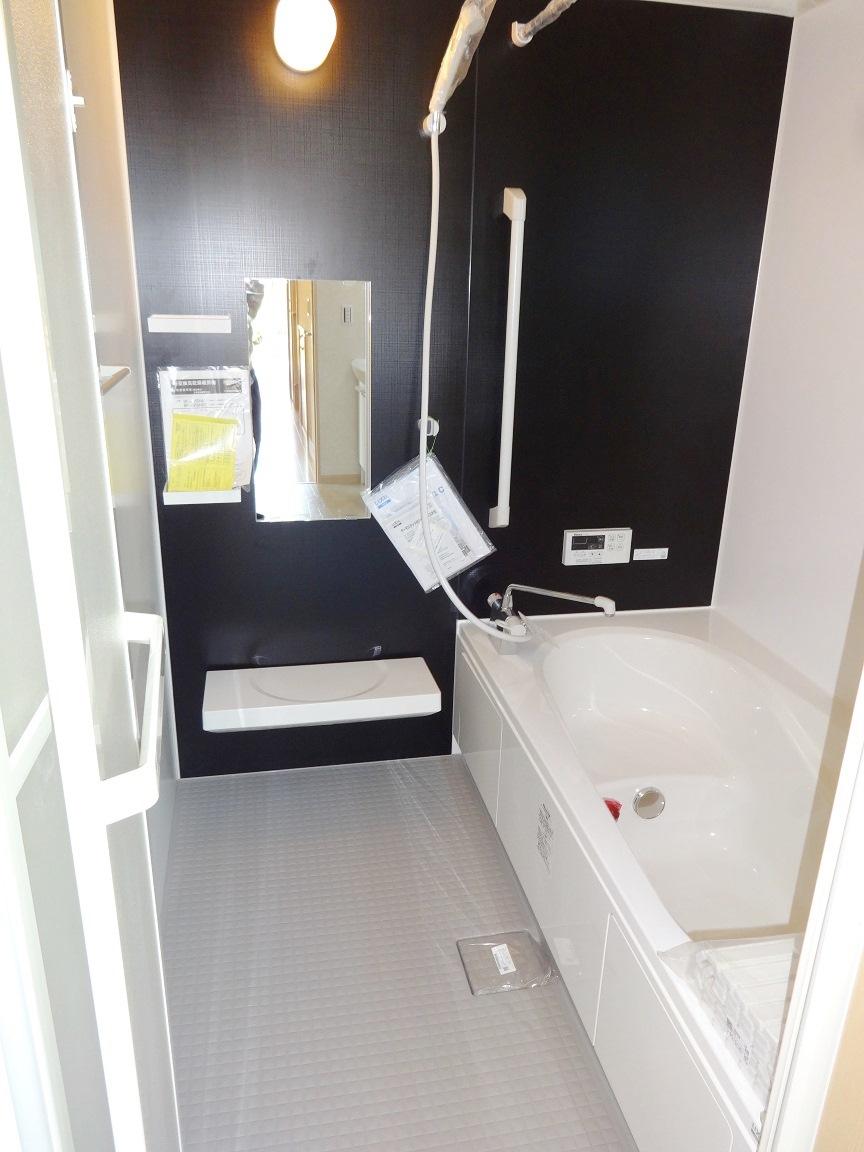 Bathroom. Indoor (12 May 2013) Shooting