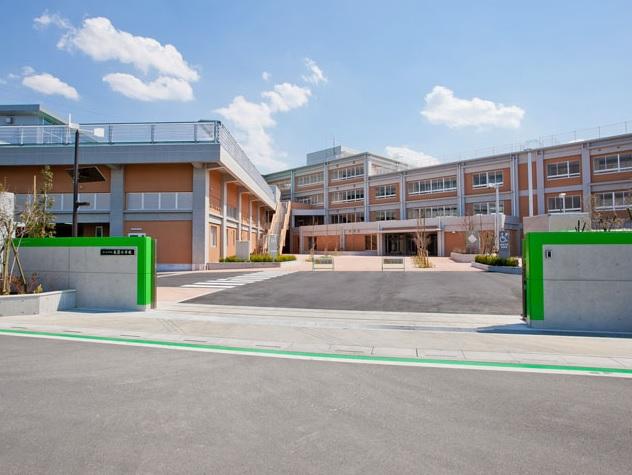 Primary school. 2214m until the Saitama Municipal Misono Elementary School