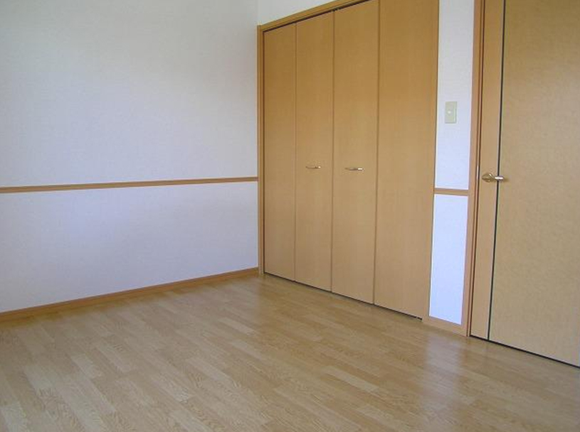 Living and room. Western-style 6.6 Pledge