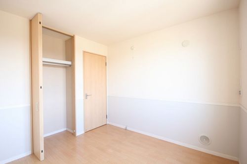 Living and room. North Western and closet