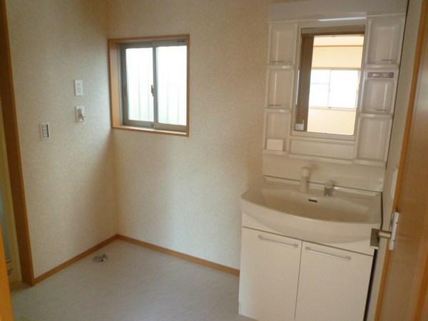 Wash basin, toilet. Indoor (11 May 2013) Shooting