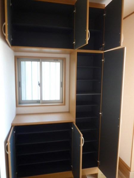 Entrance. Local (11 May 2013) Shooting