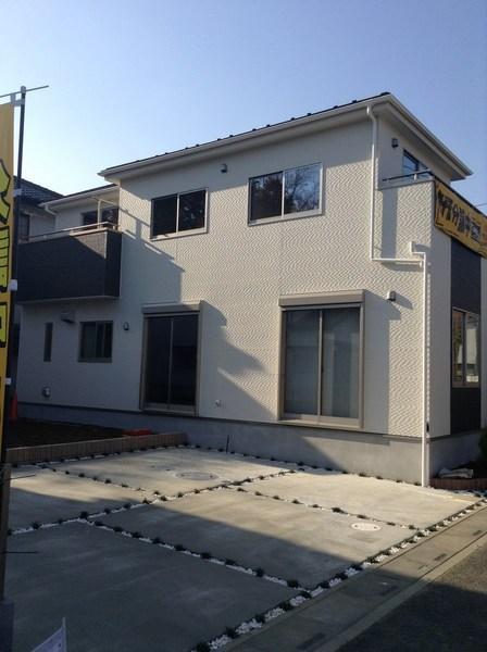 Local photos, including front road. Local (11 May 2013) Shooting