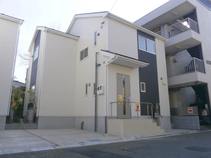 Local photos, including front road. Was building completed. Such as the actual image from per yang, We have to wait all the time so you can see directly.