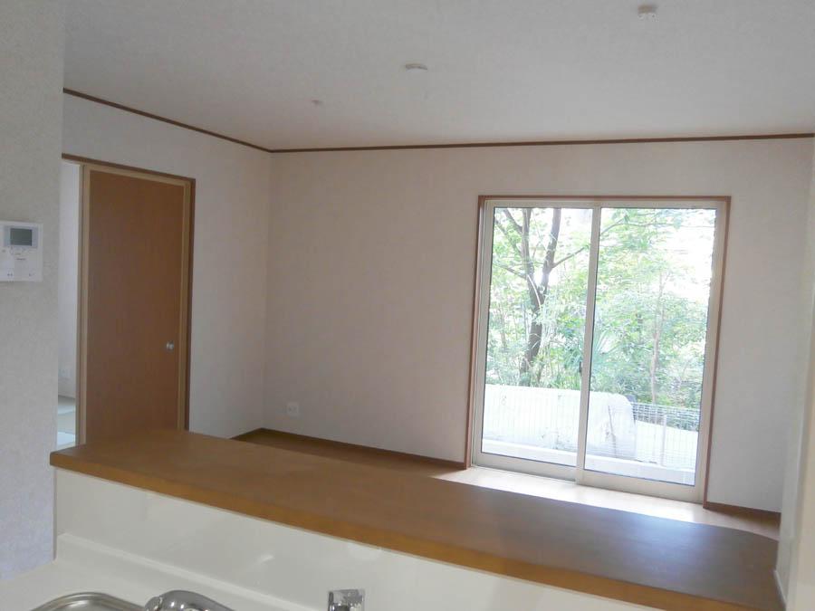 Living. Was building completed. Such as the actual image from per yang, We have to wait all the time so you can see directly.