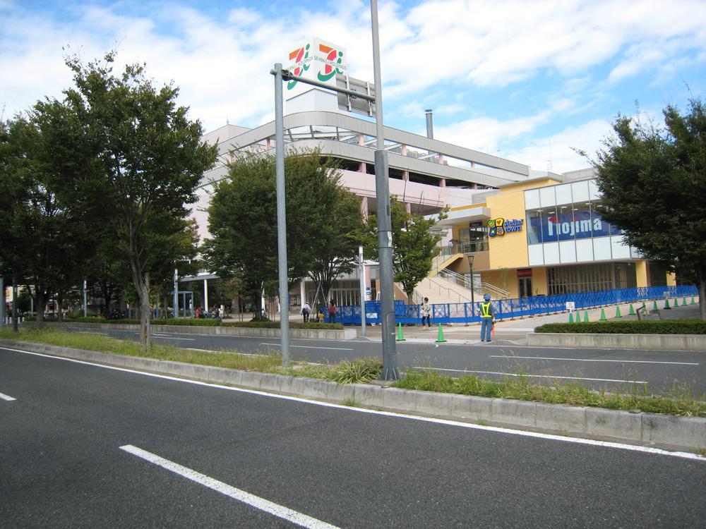 Shopping centre. 700m to Stella Town