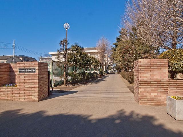Junior high school. Saitama City Miyahara Junior High School