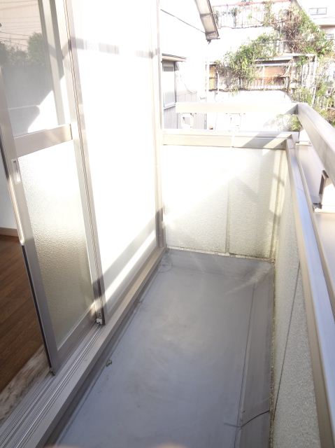 Balcony. Jose also futon