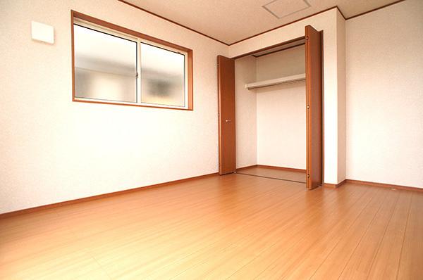 Non-living room. 1 Building